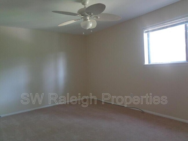 Building Photo - 1204 Schaub Dr