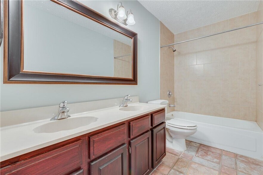 Building Photo - 7125 Northpointe Dr