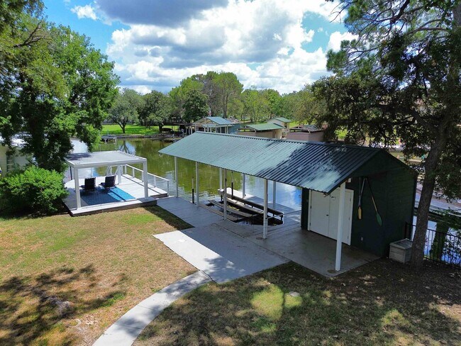 Building Photo - 614 E Briarway Dr
