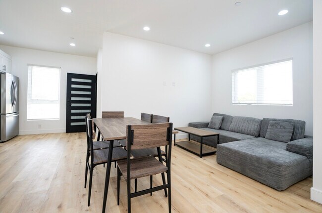 Building Photo - Cardinal Commons