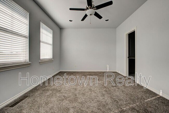 Building Photo - 459 S Fretz Ave