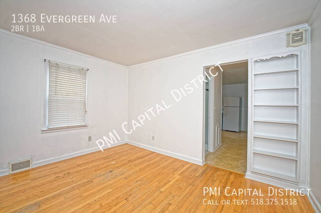Building Photo - 1368 Evergreen Ave