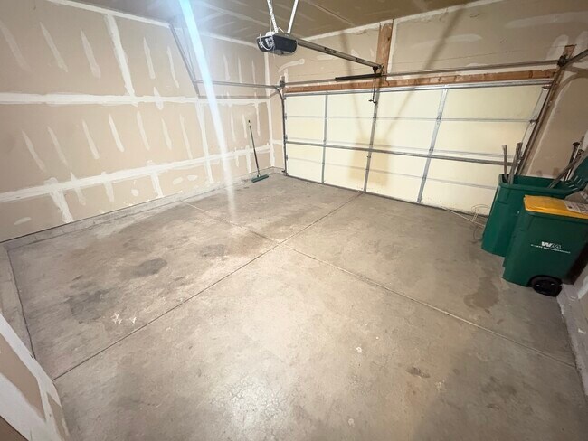 Building Photo - 16428 Willow Walk Dr