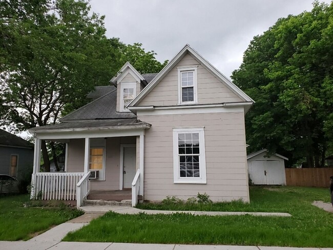 Building Photo - 2 Story 3 Bed 1 Bath House