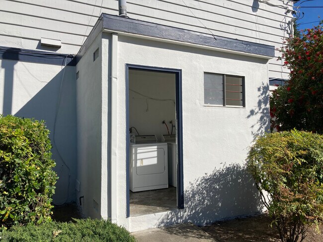 Laundry room - 1737 Ross Cir