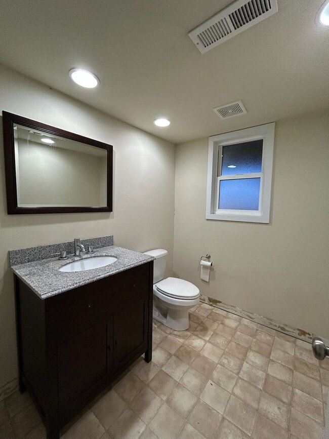 Building Photo - Kirkland Home