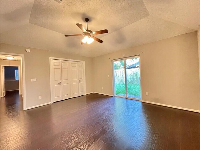Building Photo - 21707 Country Park Ct