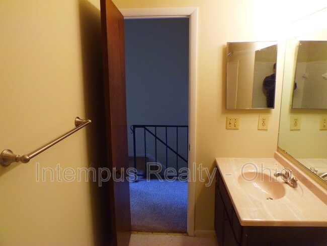 Building Photo - 2011 Baldwin Rd