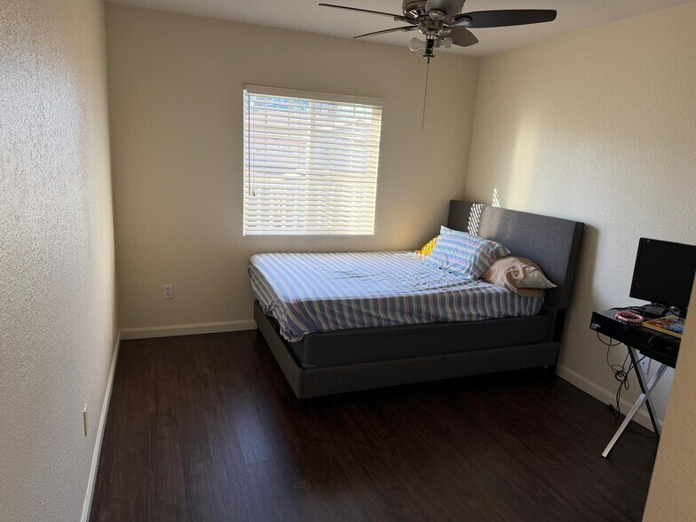 Building Photo - 1084 Huntly Dr