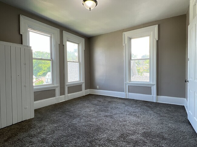 Building Photo - 651 Caledonia Pl