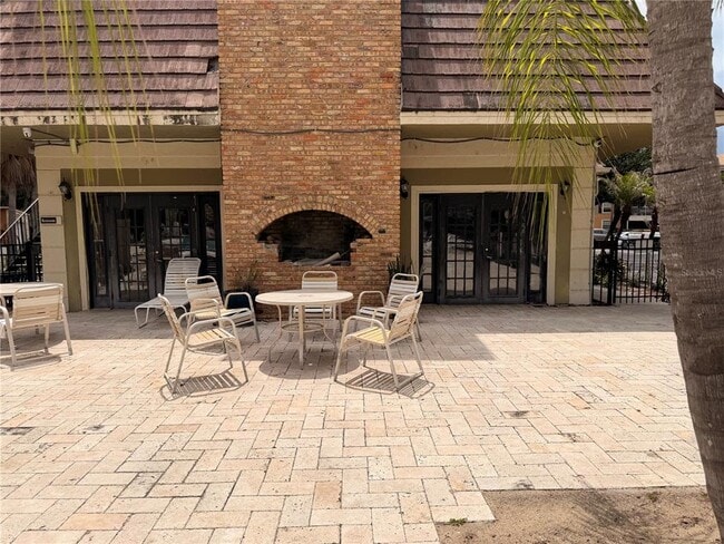 Building Photo - 3956 Versailles Dr