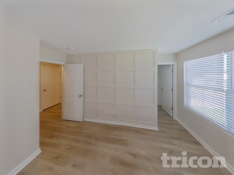 Building Photo - 323 Disley Way