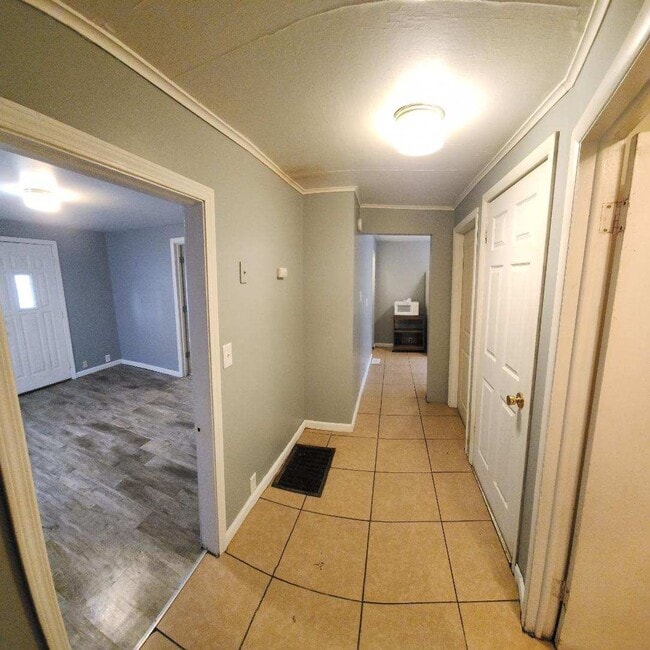 Building Photo - Nice 2 bedroom