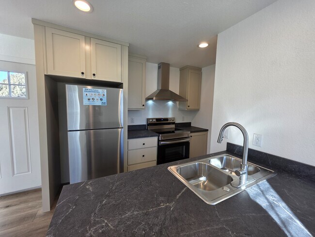 Building Photo - 8368 Ridge Dr