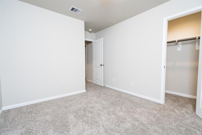Building Photo - 5502 Pleasant Falls Dr