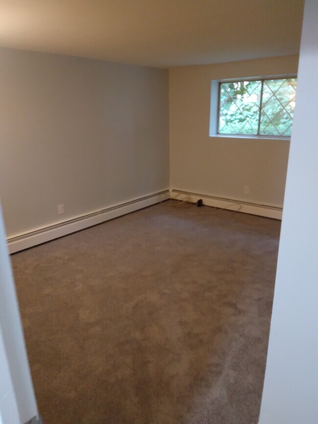 Building Photo - 13 Silvestri Cir