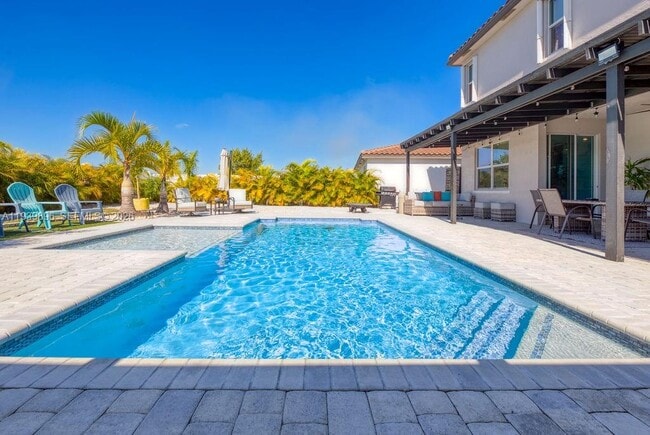 Building Photo - 8175 NW Greenbank Cir