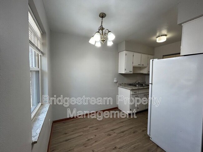 Building Photo - 226 E Nottingham Rd