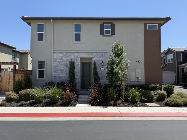Building Photo - 64 E Frost Dr
