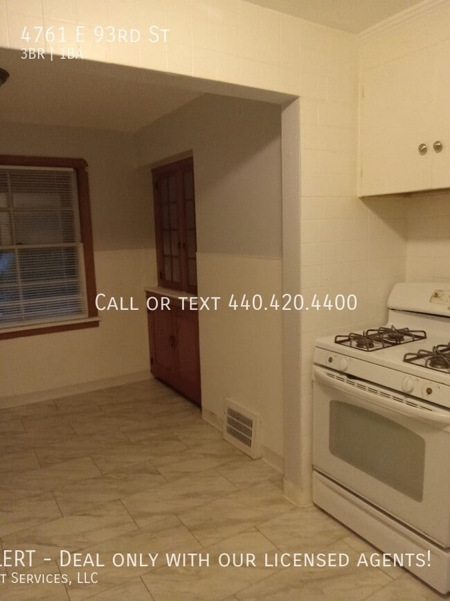 Building Photo - Renovated Cape Cod 3 bedroom 1 Bath