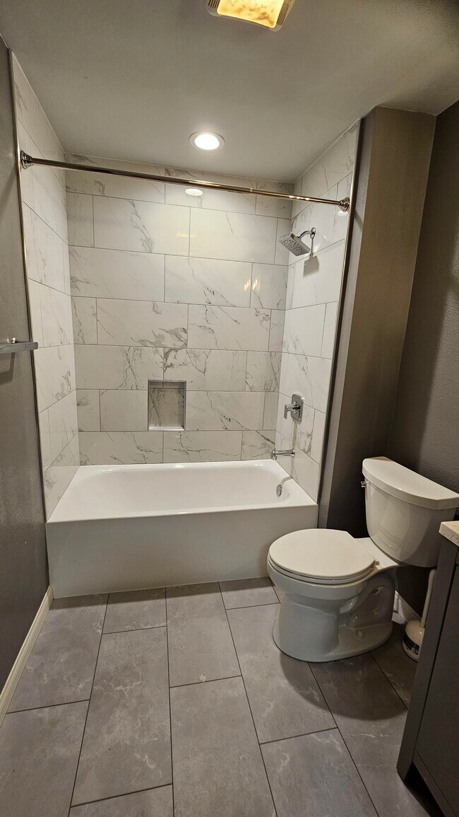 Building Photo - 7964 Mission Center Ct