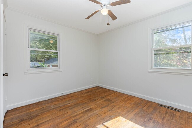 Building Photo - 4885 Oglethorpe Pl