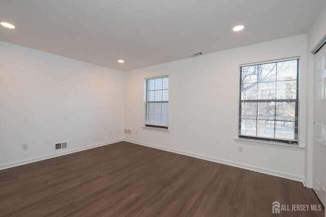 Building Photo - 801 Woodbridge Commons Way