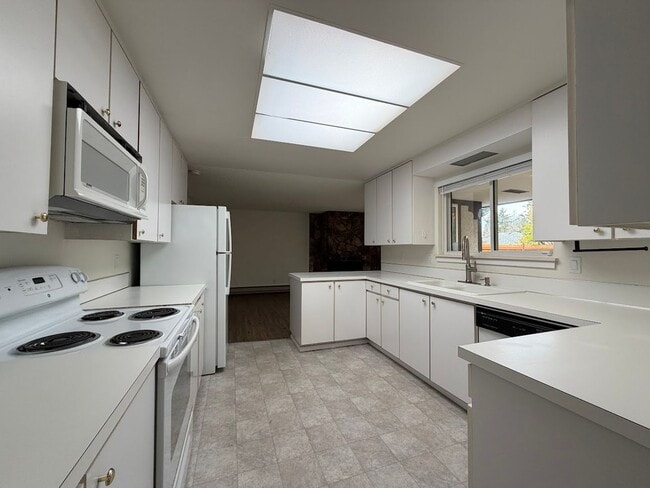 Building Photo - Olson -7721 &amp; 7723