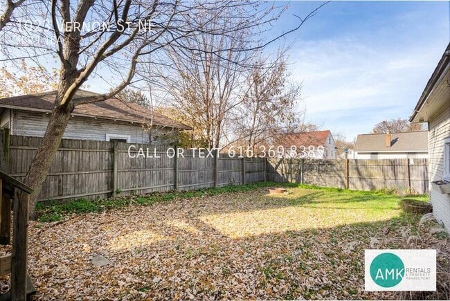 Building Photo - 1023 Vernon St NE