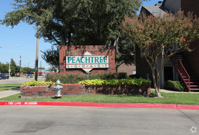 Building Photo - Peachtree Square