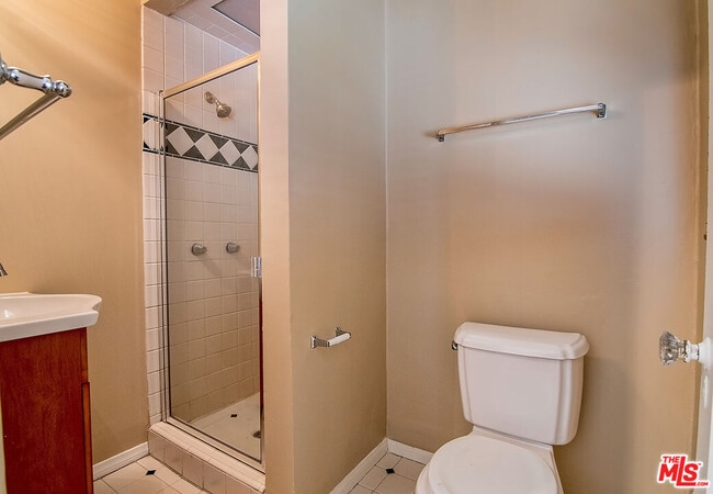 Building Photo - 1071 Cloverdale Ave