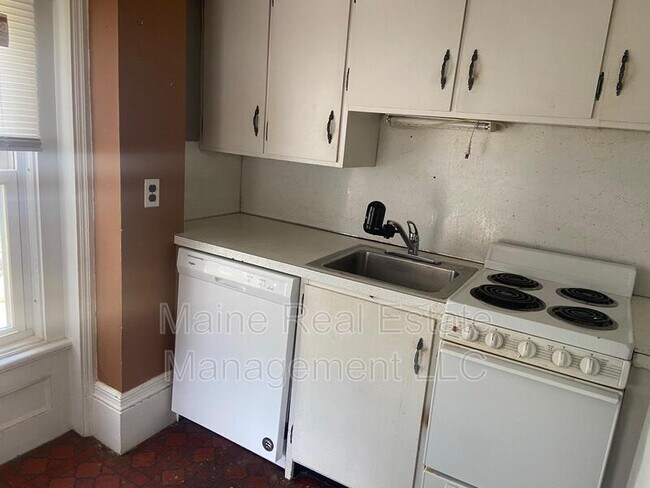 Building Photo - 99 Broadway