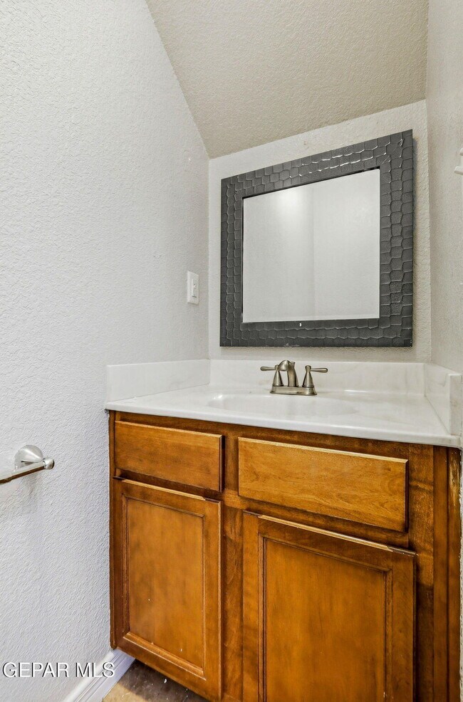 Building Photo - 3150 N Yarbrough Dr