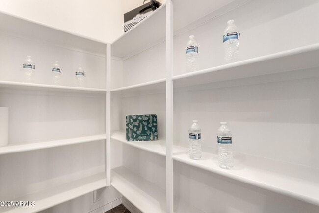 Building Photo - Stunning 4 bedroom, 3 bathroom home in the desirable community of Avian Trails!!