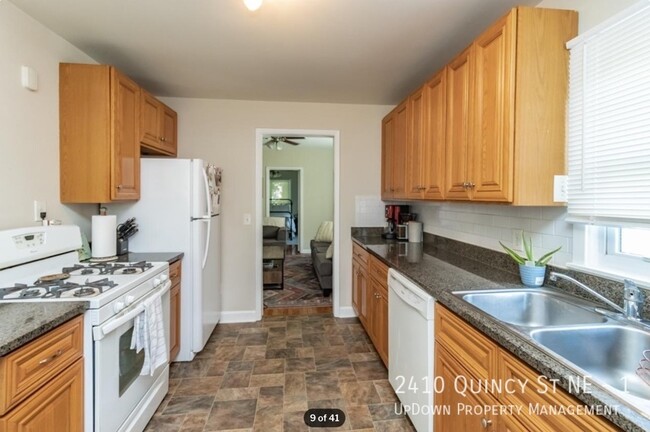 Building Photo - 2410 Quincy St NE
