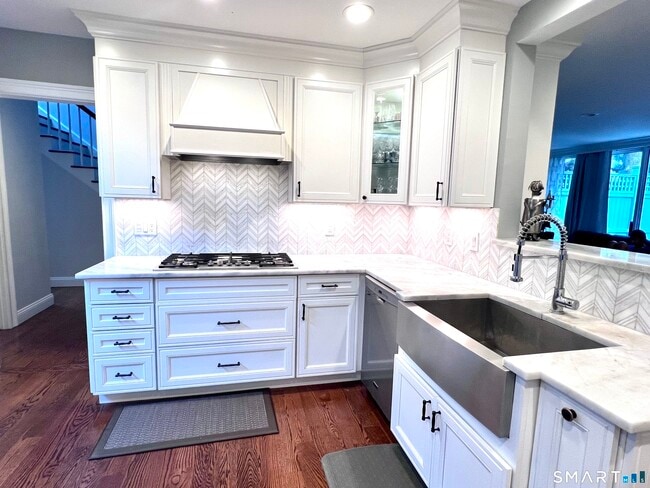 Building Photo - 32 Regents Pk