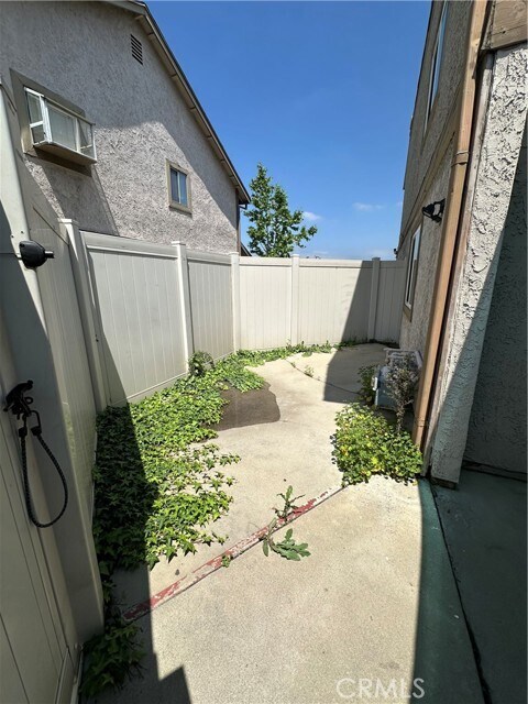 Building Photo - 1256 N Citrus Ave
