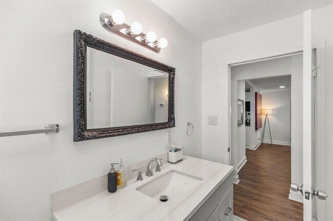 Building Photo - 5808 Community Dr