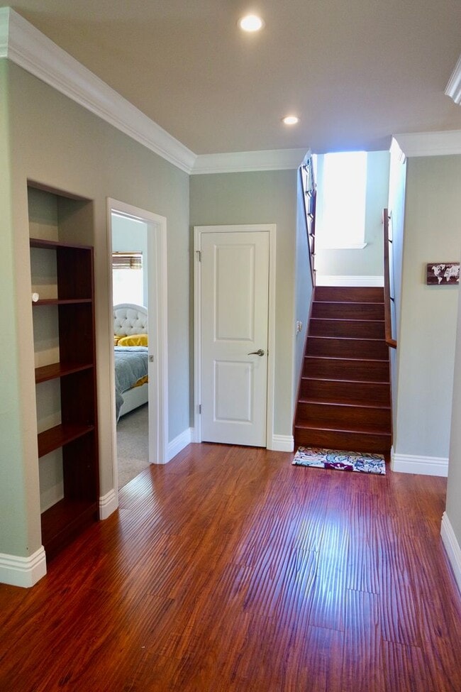 Building Photo - Modern House Near Downtown