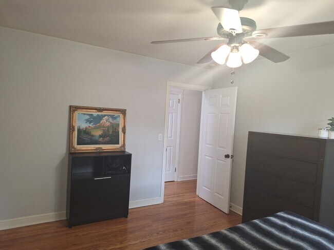 Building Photo - Magnificent Four Bedroom Home - Minutes Away from Numerous Attractions!