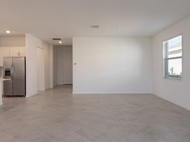 Building Photo - 11470 Burgundy Dr