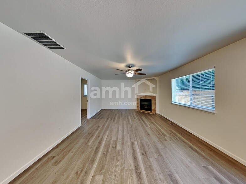 Building Photo - 17712 2nd Ave Ct E