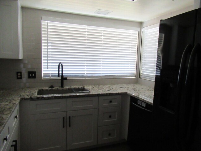 Building Photo - Spacious 4 Bedroom Home in Convenient Mesa...