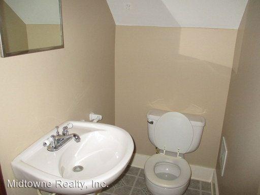 Building Photo - 726 E Washington Blvd