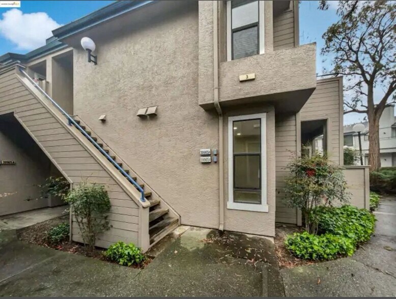 Building Photo - 39965 Parada St