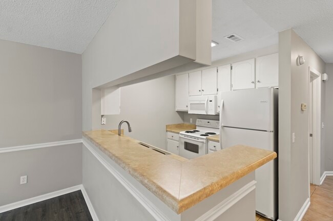 Building Photo - 304 Claremont Avenue