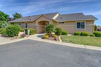 Building Photo - Rent this beautiful 2 Bedroom 2 Bath in The Cottages at Prescott Lakes!