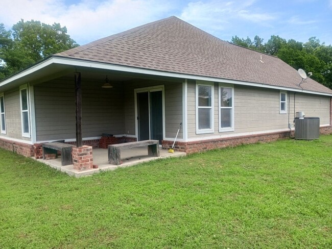 Building Photo - 3 Bedroom Single Family Home in Ramona
