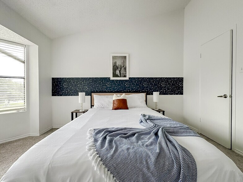 Building Photo - 1071 Clayton Ln