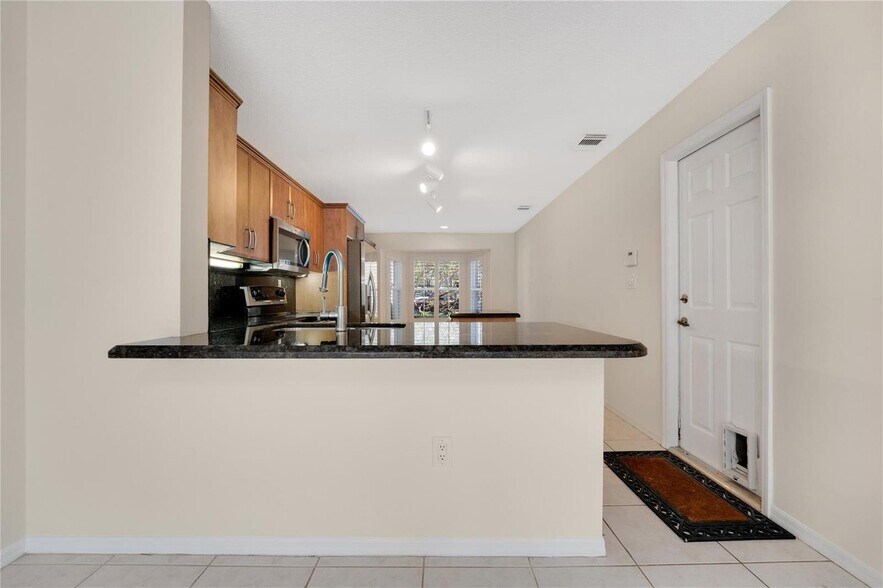 Building Photo - 1840 Sweetbay Way
